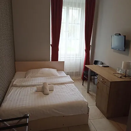 بيت ضيافة U Tri Statkaru