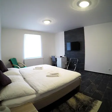 U Tri Statkaru بيت ضيافة دوبريس