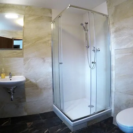 U Tri Statkaru دوبريس